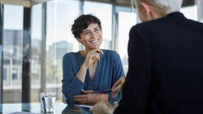 2 personnes en entretien